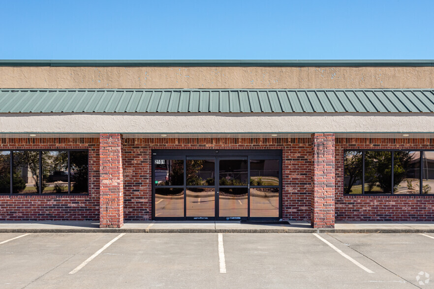2501 SW Aviation St, Bentonville, AR à louer - Photo de l’immeuble – Image 3 sur 18