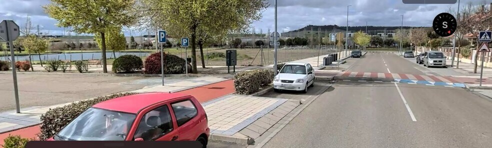 Avenida Valdezarce, 2, Arroyo de la Encomienda, Valladolid à vendre - Photo de l’immeuble – Image 3 sur 14