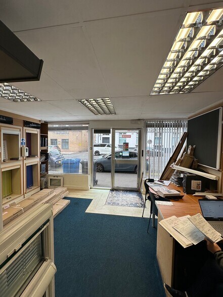 32-50 Kilbowie Rd, Clydebank à louer - Photo de l’immeuble – Image 3 sur 5