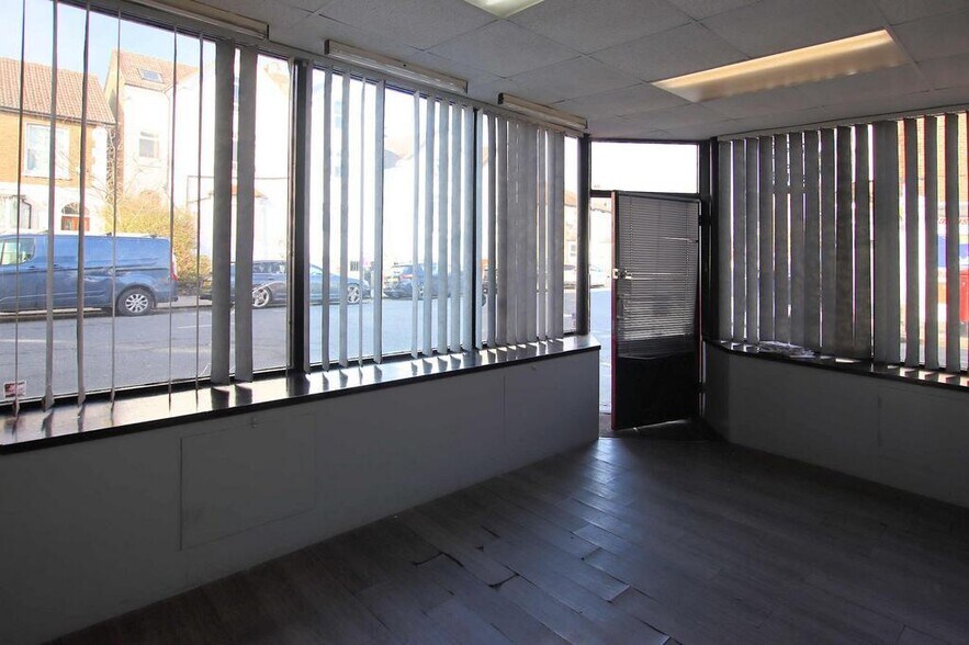 33 Waddon Rd, Croydon à vendre - Photo de l’immeuble – Image 2 sur 8