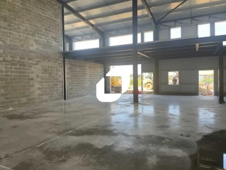 Local d'activités dans Ennery à vendre - Photo de l’immeuble – Image 3 sur 19