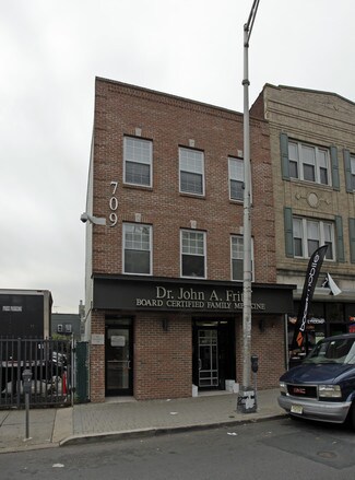 Plus de détails pour 709 Newark Ave, Jersey City, NJ - Bureau/Médical à louer