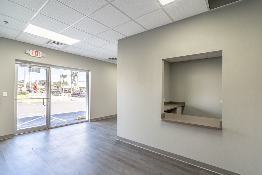 2688 S Orlando Dr, Sanford, FL à louer - Photo intérieure – Image 2 sur 12