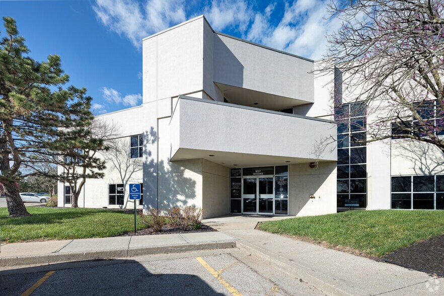 801 N Mur-Len Rd, Olathe, KS à louer - Photo principale – Image 1 sur 8