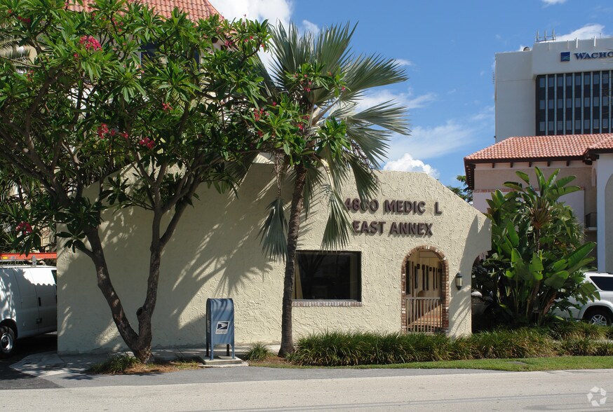 4800 NE 20th Ter, Fort Lauderdale, FL à vendre - Photo de l’immeuble – Image 2 sur 58