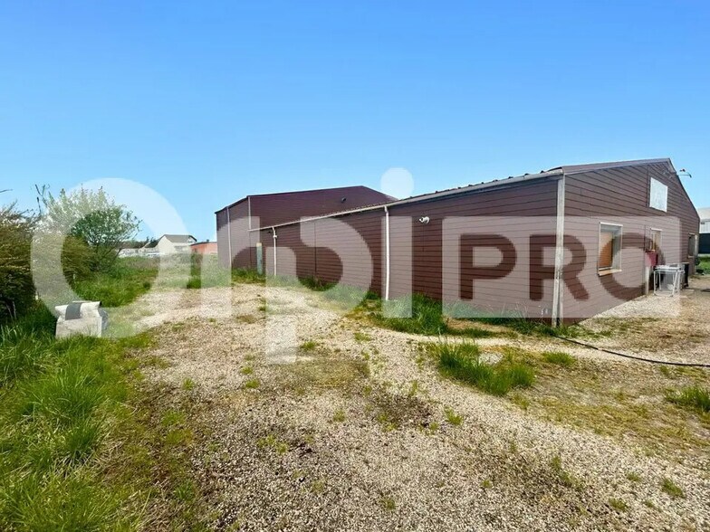 Local commercial dans Varennes-sur-Seine à louer - Photo de l’immeuble – Image 1 sur 6