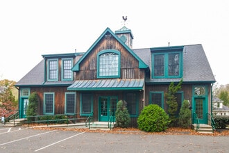 2614 Boston Post Rd, Guilford, CT à louer Photo de l’immeuble– Image 2 sur 3