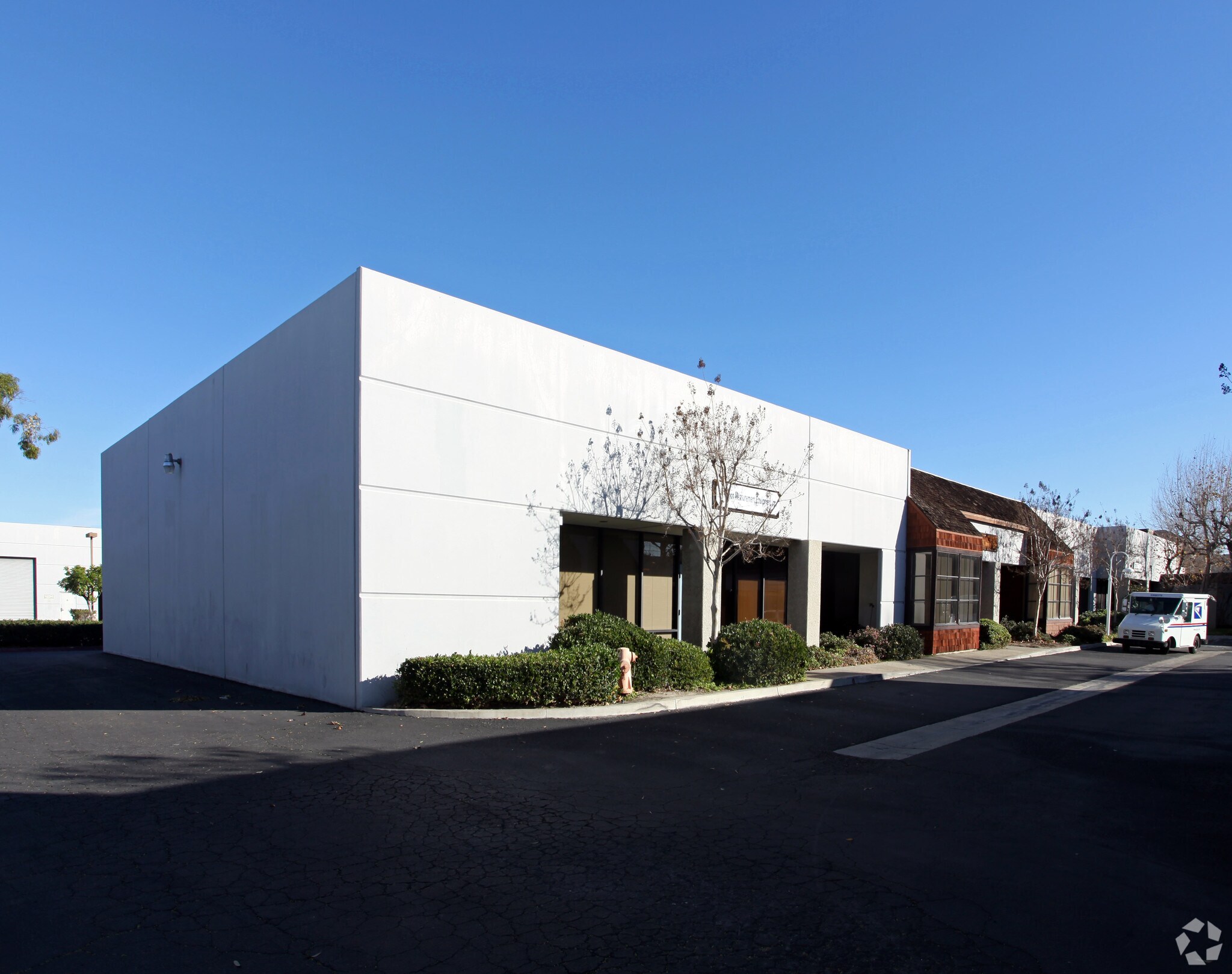 1588 N Batavia St, Orange, CA à louer Photo de l’immeuble– Image 1 sur 6