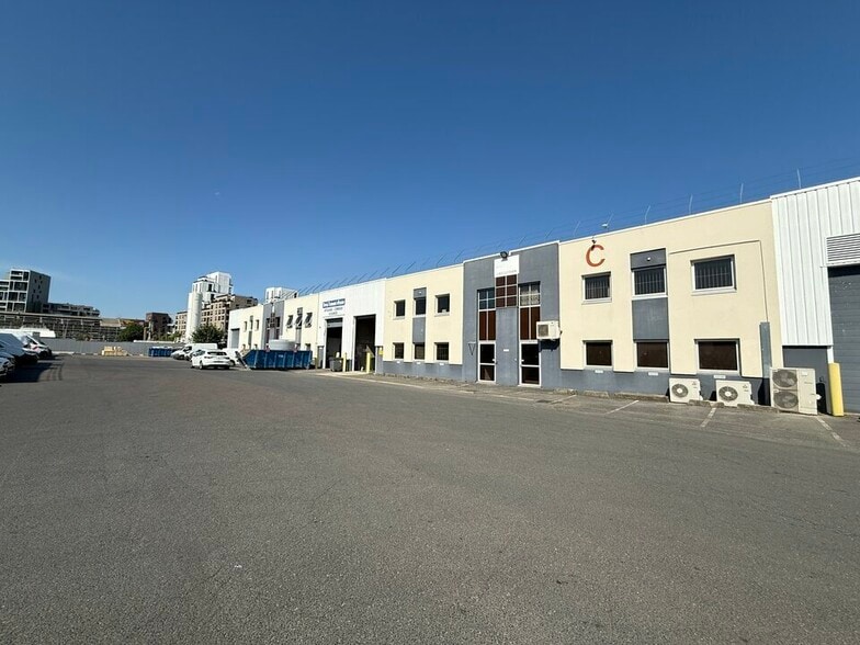 21 Quai Des Grésillons, Gennevilliers à louer - Photo de l’immeuble – Image 1 sur 12