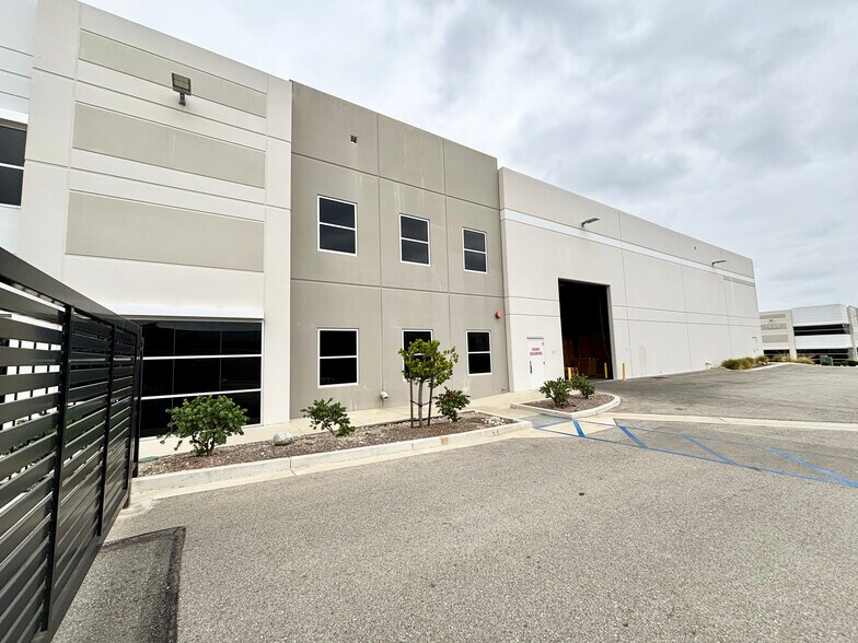 1704 W 11th St, Upland, CA à louer - Photo de l’immeuble – Image 3 sur 4