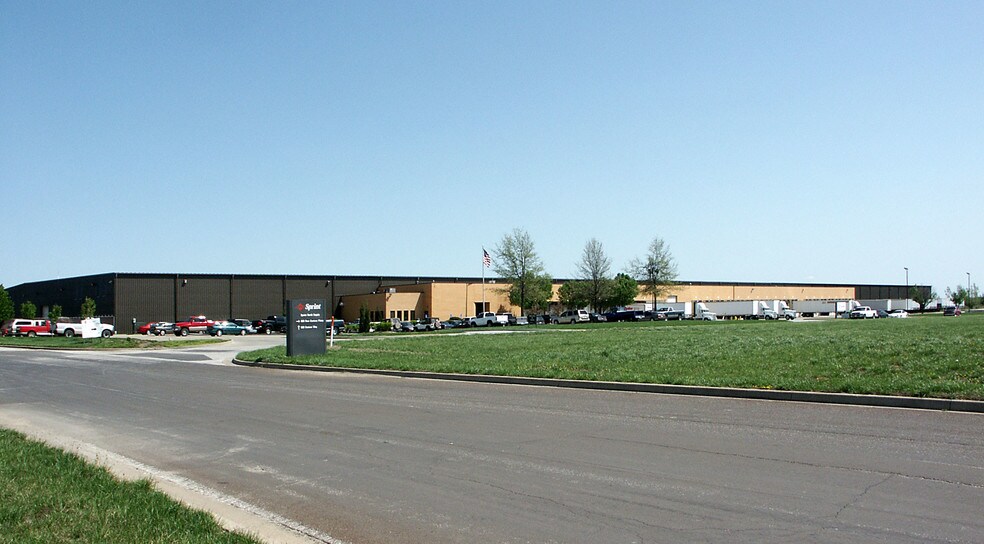 500 Sumner Way, New Century, KS à louer - Photo de l’immeuble – Image 2 sur 5