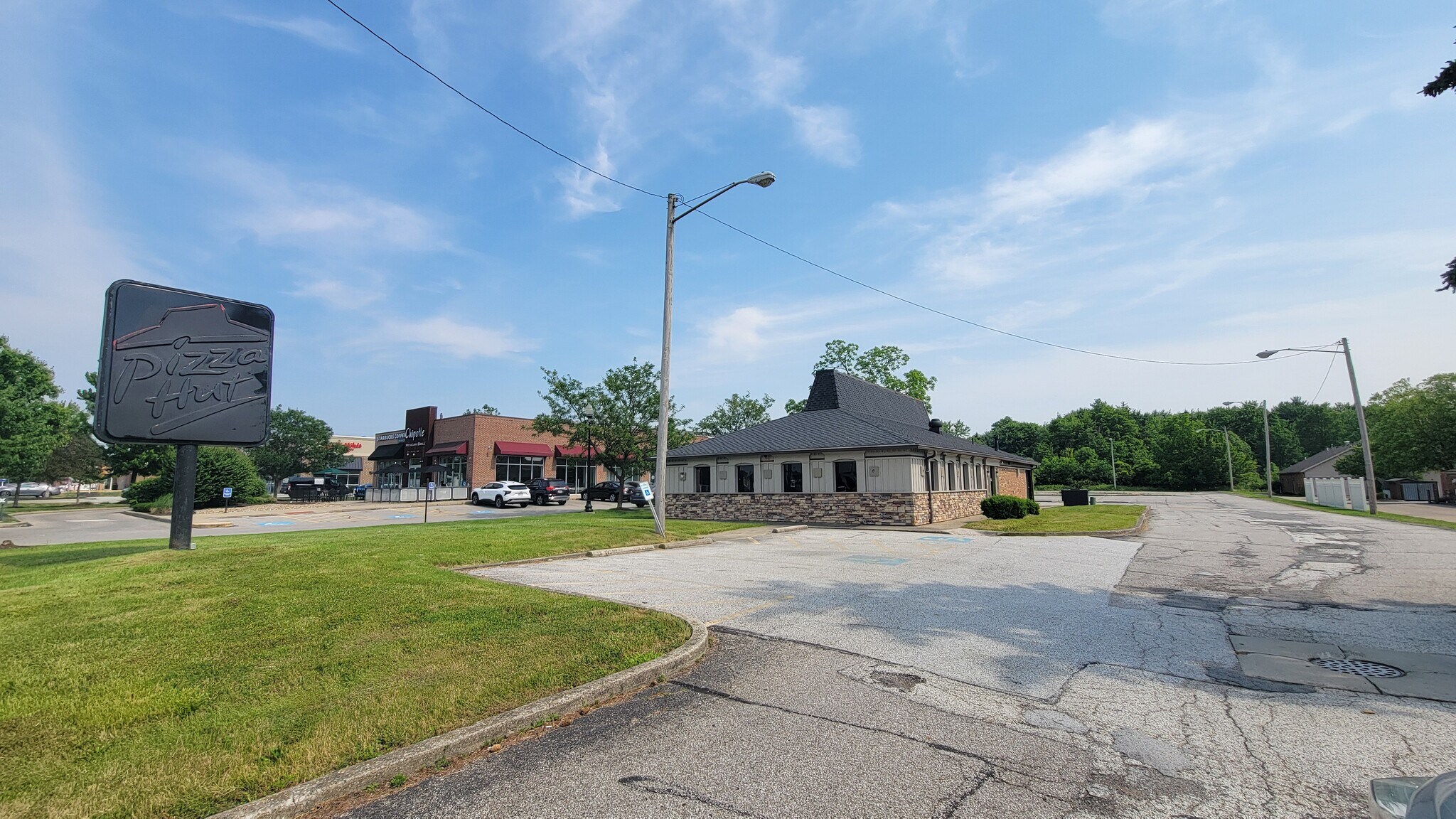 18055 Bagley Rd, Middleburg Heights, OH à louer Photo de l’immeuble– Image 1 sur 9