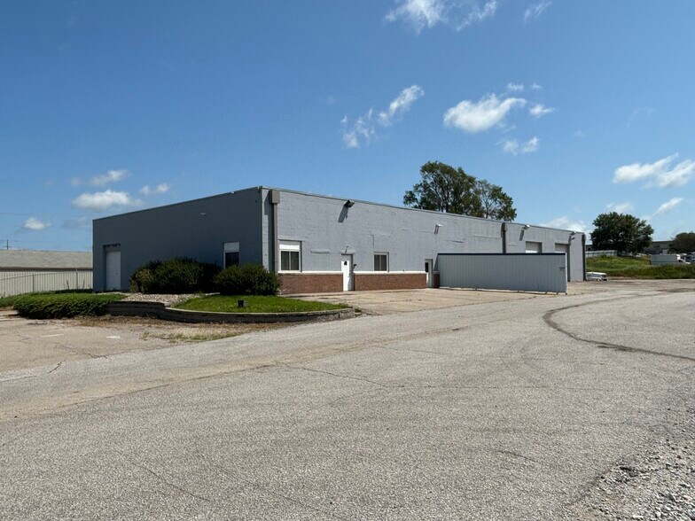 4485 NE 22nd St, Des Moines, IA à louer - Photo de l’immeuble – Image 1 sur 10