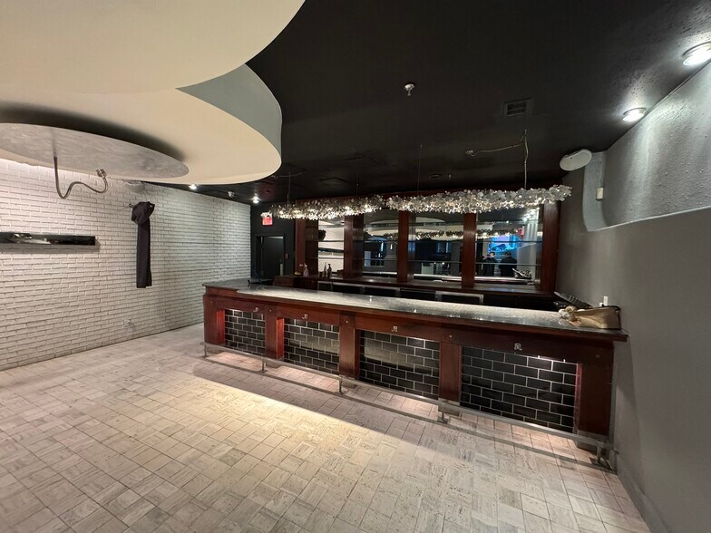 1125 Kensington Rd NW, Calgary, AB à vendre - Photo intérieure – Image 2 sur 22