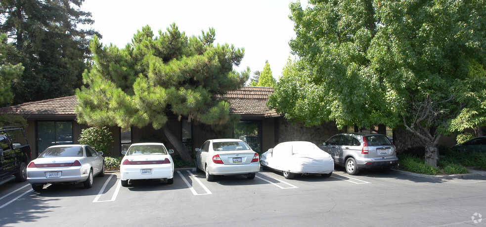 3701 Lone Tree Way, Antioch, CA à louer - Photo de l’immeuble – Image 3 sur 13