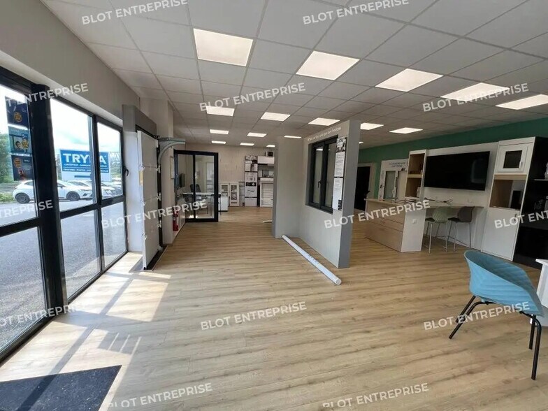 Local d’activités dans Montgermont à louer - Photo de l’immeuble – Image 2 sur 6