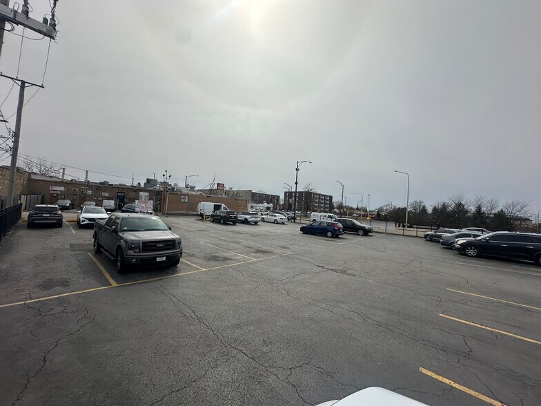 7150-7154 W Higgins Ave, Chicago, IL à louer - Photo de l’immeuble – Image 2 sur 2