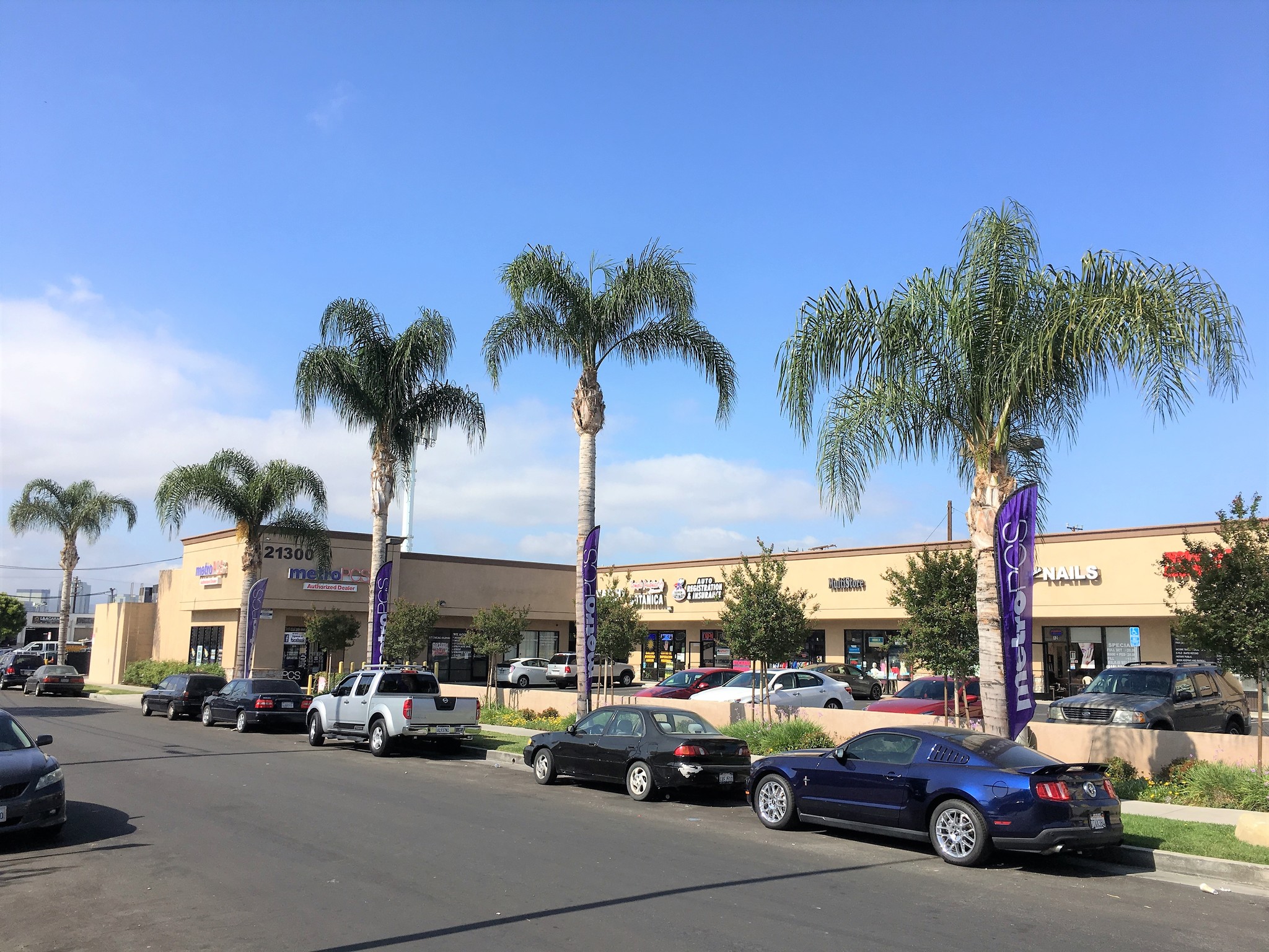 21300 Sherman Way, Canoga Park, CA à louer Photo principale– Image 1 sur 5