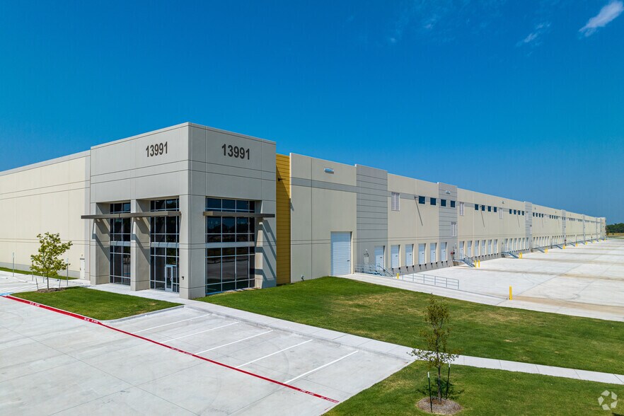 13871 US HWY 80, Forney, TX à louer - Photo de l’immeuble – Image 2 sur 11