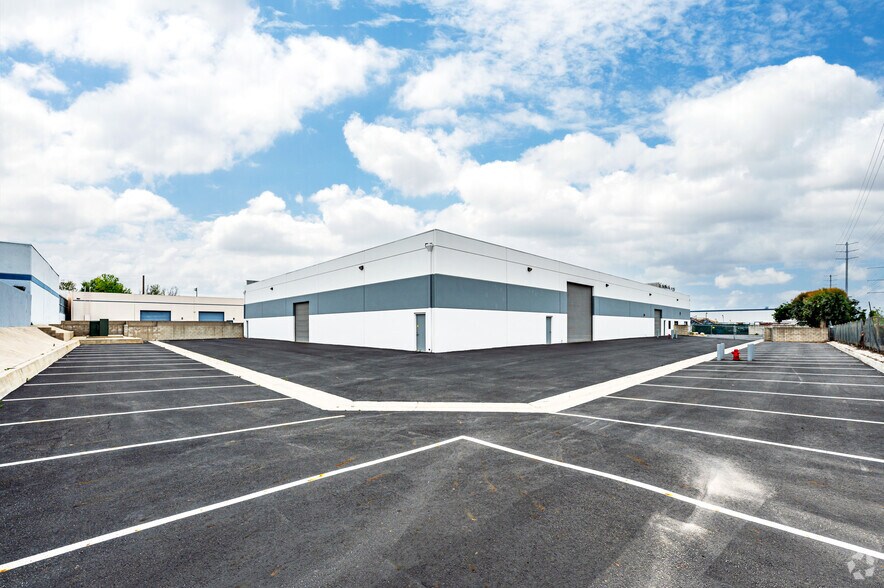 5236 Faraday Ct, Chino, CA à louer - Photo de l’immeuble – Image 3 sur 16