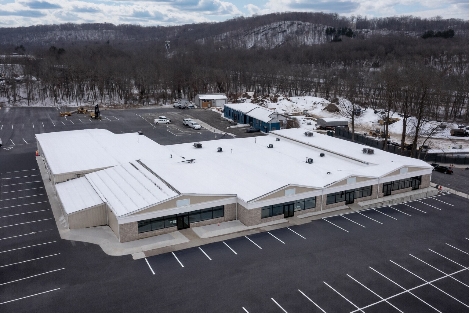 57 Church Hill Rd, Newtown, CT à louer Photo principale– Image 1 sur 6