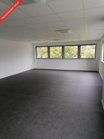 Bureau dans Mont-Saint-Aignan à louer - Photo de l’immeuble – Image 2 sur 9