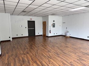 1911 Lejeune Blvd, Jacksonville, NC à louer Photo intérieure– Image 2 sur 8