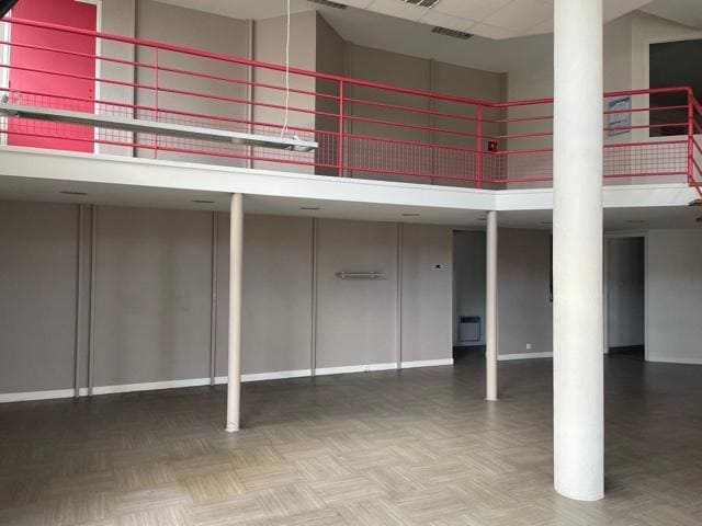Plus de détails pour Local commercial à vendre