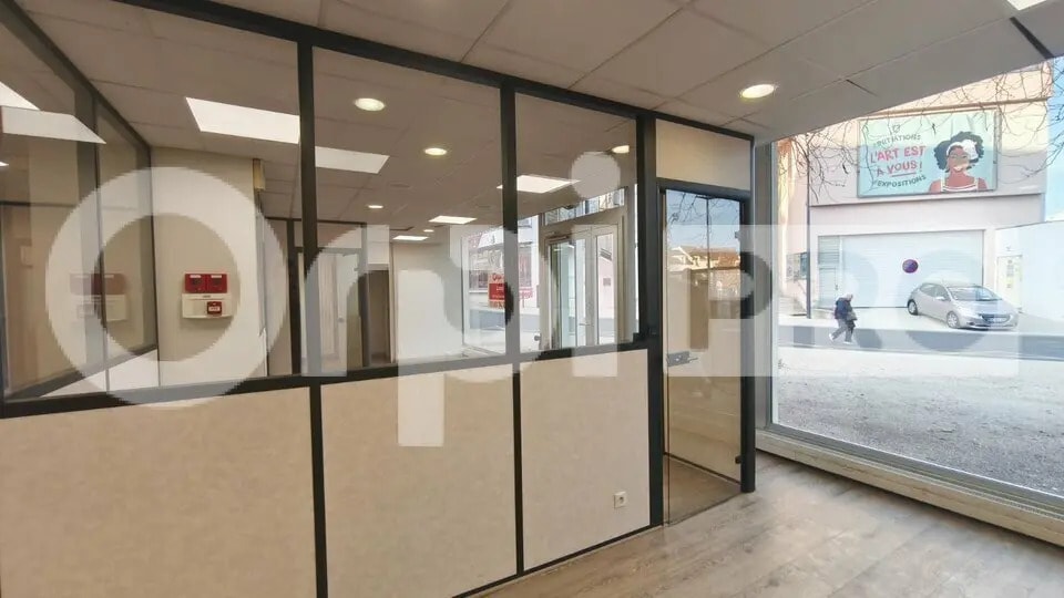 Local commercial dans Melun à louer - Photo de l’immeuble – Image 3 sur 8