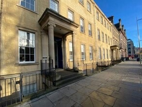 24-25 St. Andrew Sq, Edinburgh à louer Photo de l’immeuble– Image 1 sur 1