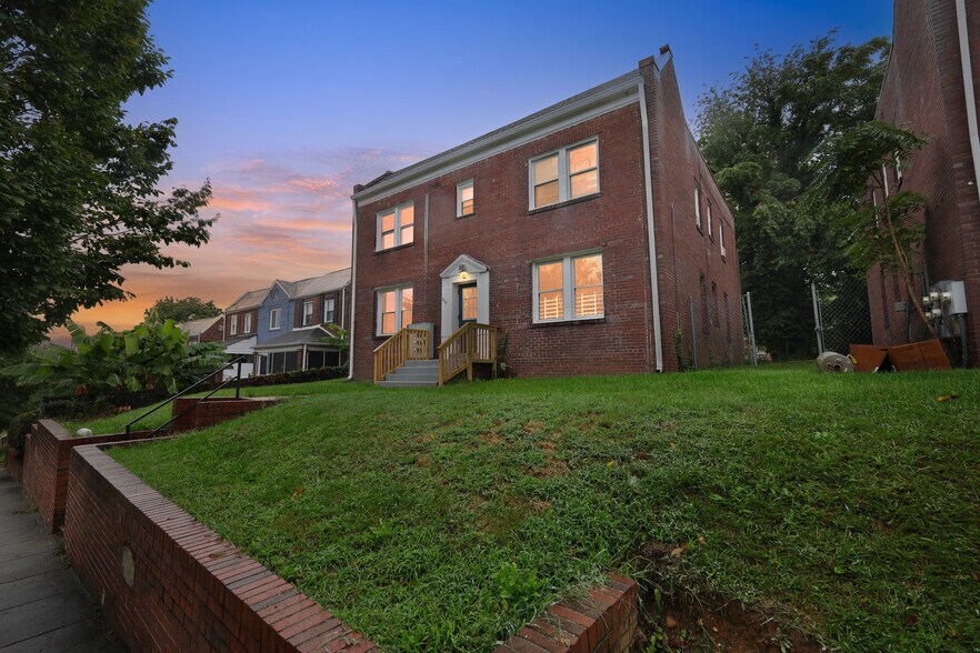 3919 R St SE, Washington, DC à vendre - Photo de l’immeuble – Image 2 sur 23