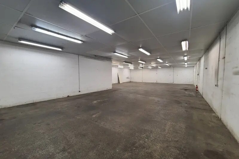 Local d’activités dans Sète à louer - Photo de l’immeuble – Image 2 sur 6