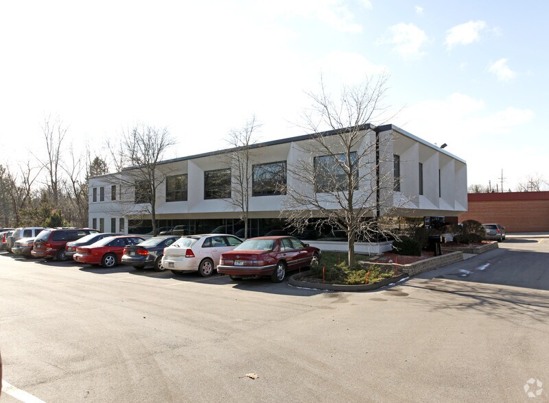 2395 S Huron Pky, Ann Arbor, MI à louer - Photo de l’immeuble – Image 2 sur 3
