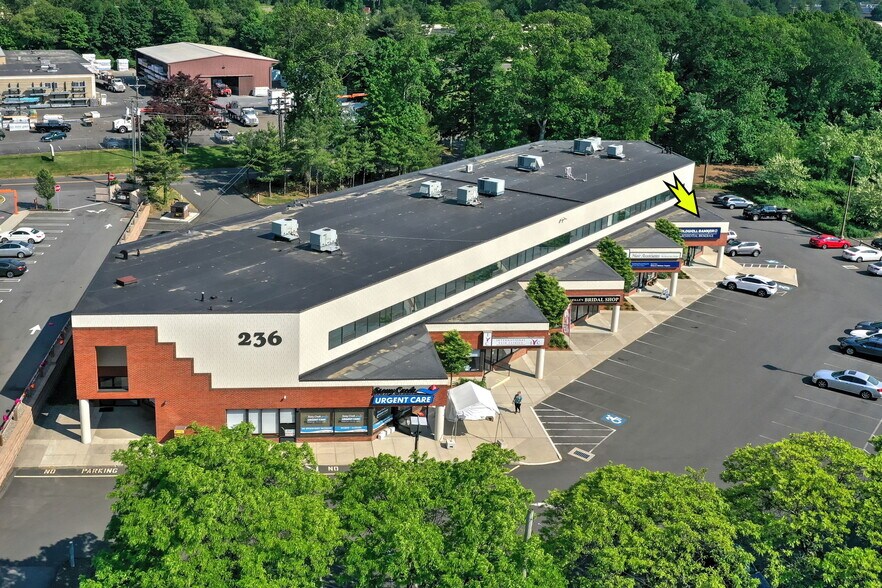 236 Boston Post Rd, Orange, CT à louer - Photo de l’immeuble – Image 3 sur 8