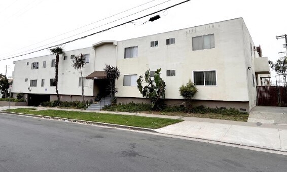 1025 Granville Ave, Los Angeles, CA à vendre - Photo de l’immeuble – Image 2 sur 10