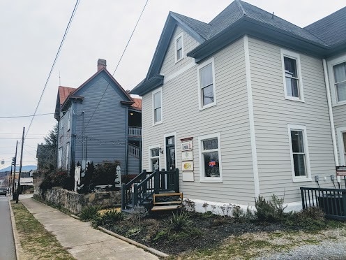 808 5th St SW, Roanoke, VA à louer - Photo de l’immeuble – Image 2 sur 55