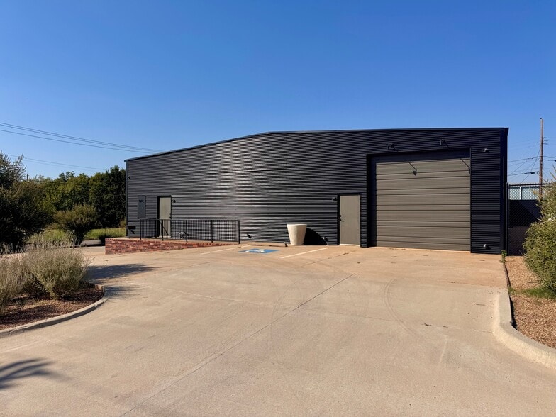 6500 N Shartel Ave, Oklahoma City, OK à louer - Photo principale – Image 1 sur 2