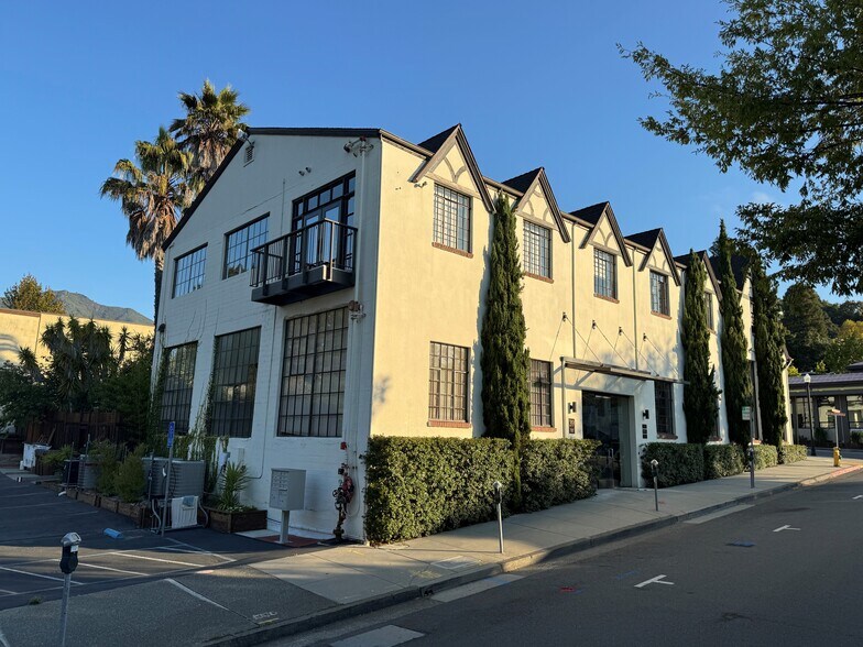 78 E Blithedale Ave, Mill Valley, CA à louer - Photo de l’immeuble – Image 1 sur 9