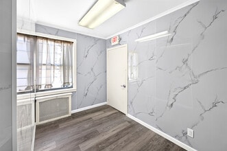155 W Merrick Rd, Freeport, NY à louer Photo intérieure– Image 1 sur 3