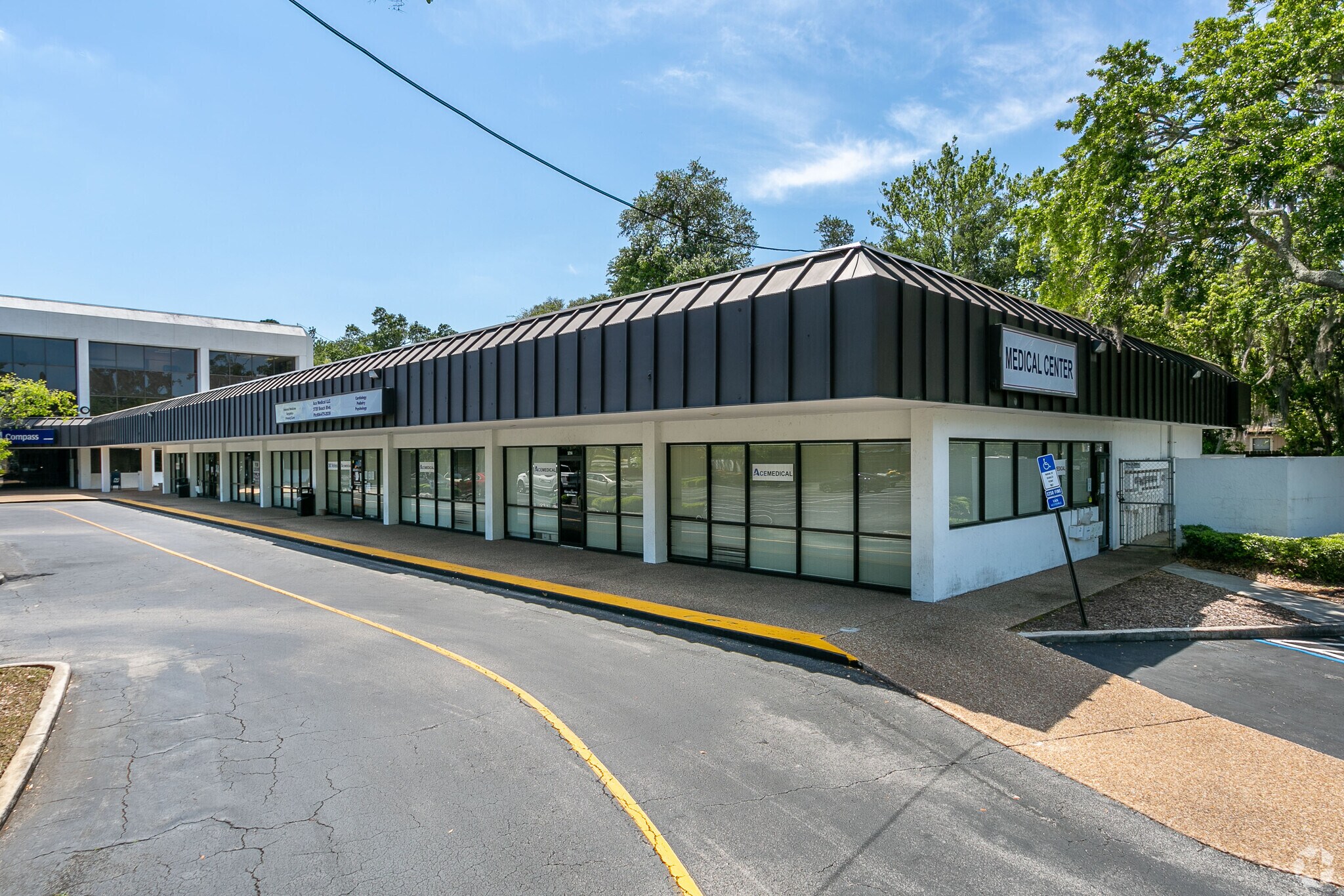 3714-3740 Beach Blvd, Jacksonville, FL à louer Photo principale– Image 1 sur 3