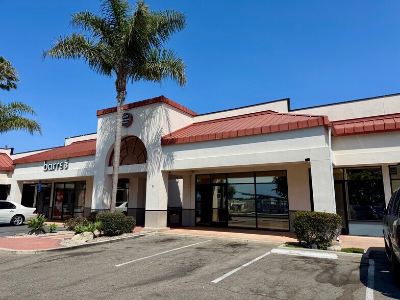 2611 E Thompson Blvd, Ventura, CA à louer - Photo de l’immeuble – Image 2 sur 10