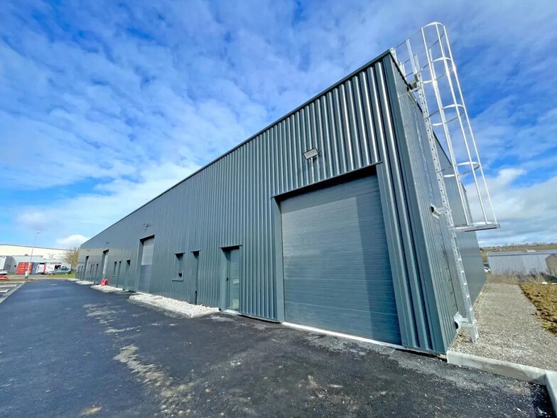 1 Avenue Roland Garros, Sainte-Foy-d'Aigrefeuille à louer - Photo de l’immeuble – Image 1 sur 8