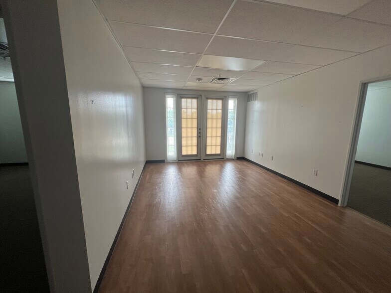 2570 Justin Rd, Lewisville, TX à louer - Photo de l’immeuble – Image 3 sur 14