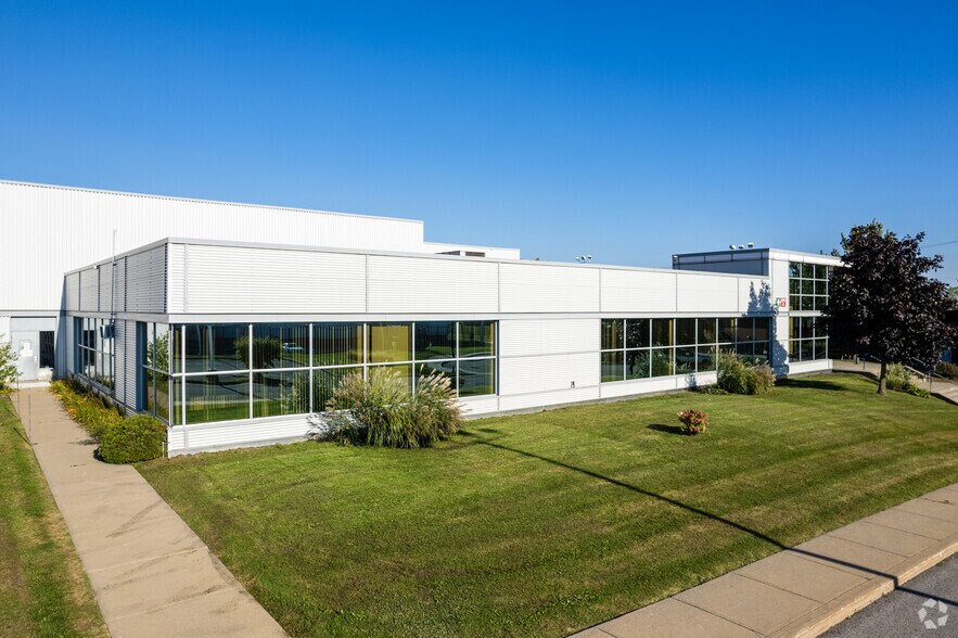 2125 Rue Lily-Simon, Montréal, QC à louer - Photo de l’immeuble – Image 3 sur 6