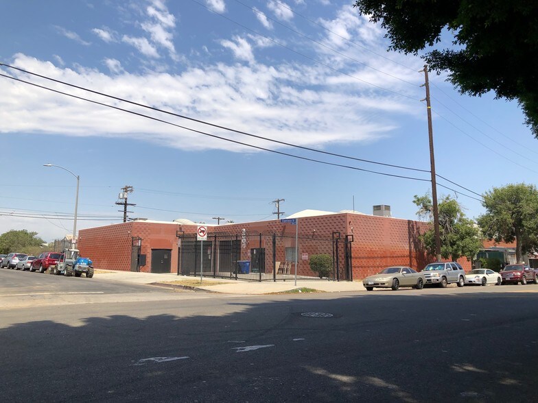 3605 E 8th St, Los Angeles, CA à louer - Photo de l’immeuble – Image 3 sur 19