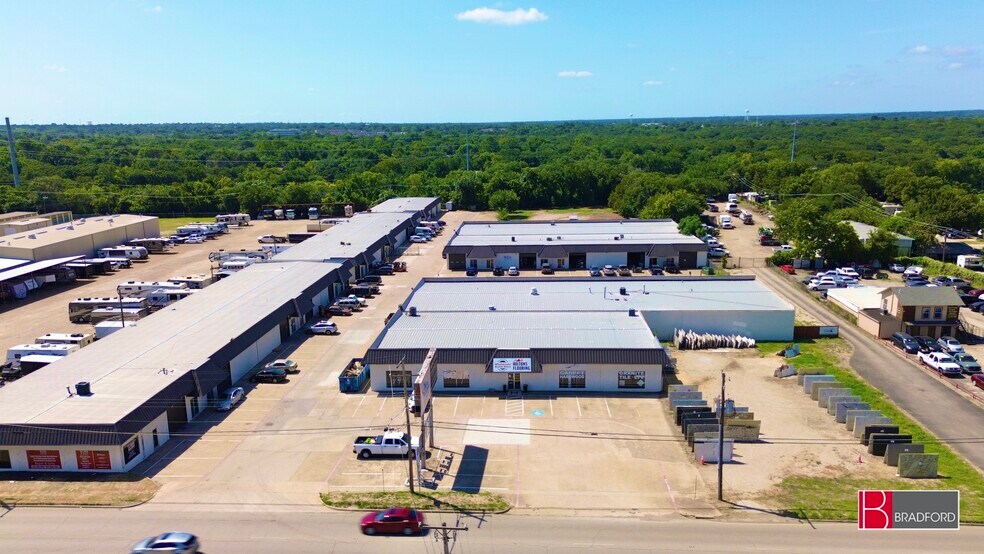 2800 W Division St, Arlington, TX à louer - Photo de l’immeuble – Image 3 sur 5