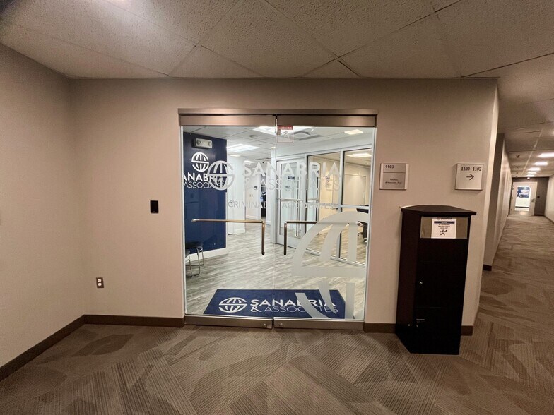 8630 Fenton St, Silver Spring, MD à louer - Photo de l’immeuble – Image 2 sur 23