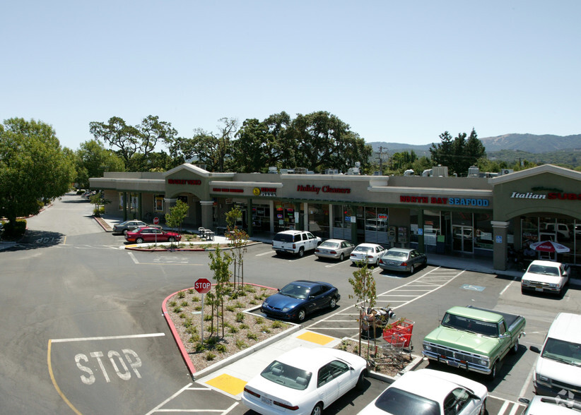 900 Diablo Ave, Novato, CA à louer - Photo de l’immeuble – Image 2 sur 5
