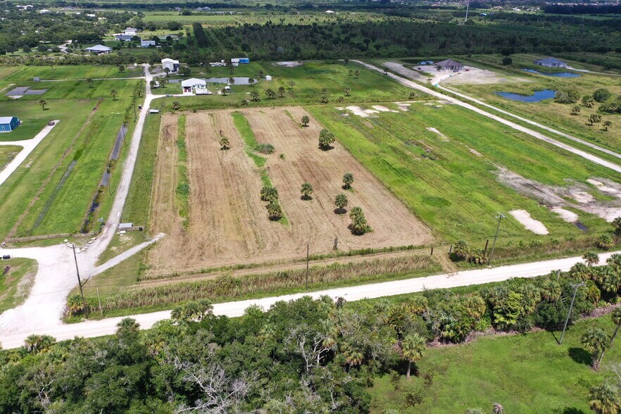 6140 21st SW ST, Vero Beach, FL à vendre - Photo de l’immeuble – Image 3 sur 30