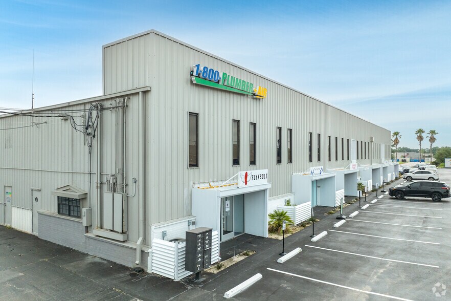 1331 E Broadway St, Pearland, TX à louer - Photo principale – Image 2 sur 11